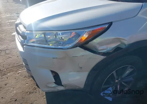 2017 Toyota Highlander Xle z USA, uszkodzony, nr VIN 5TDJZRFH7HS520748